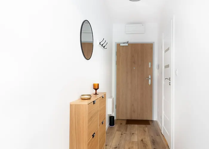 Czerwone Maki With Garden By Bookinghost * Kraków