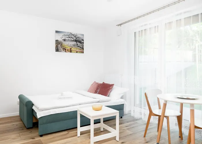 Czerwone Maki With Garden By Bookinghost * クラクフ