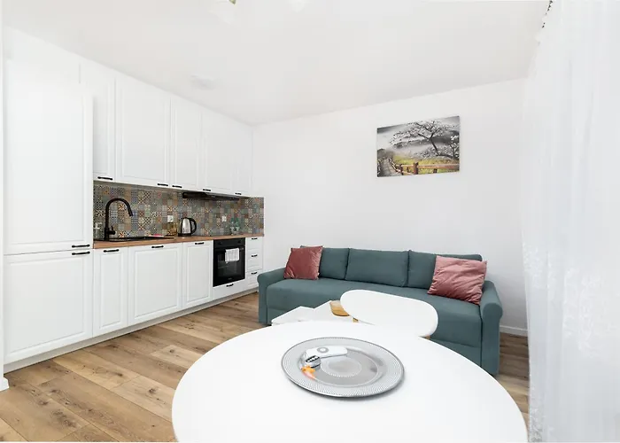 Apartament Czerwone Maki With Garden By Bookinghost *