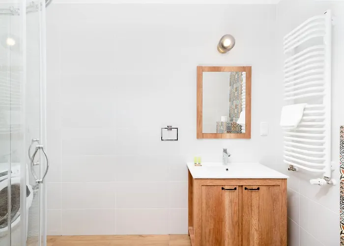 Czerwone Maki With Garden By Bookinghost アパート