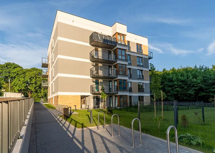 Czerwone Maki With Garden By Bookinghost