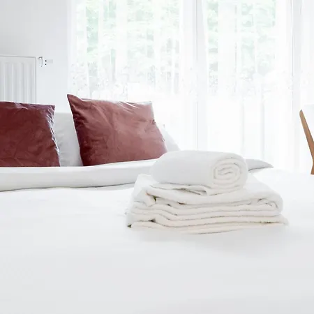 Czerwone Maki With Garden By Bookinghost Krakkó