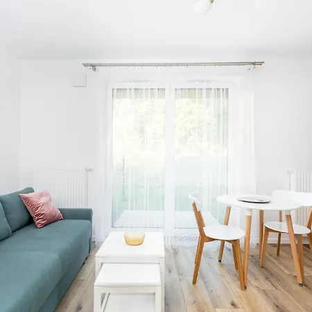 Czerwone Maki With Garden By Bookinghost Krakkó