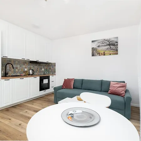 Apartman Czerwone Maki With Garden By Bookinghost *